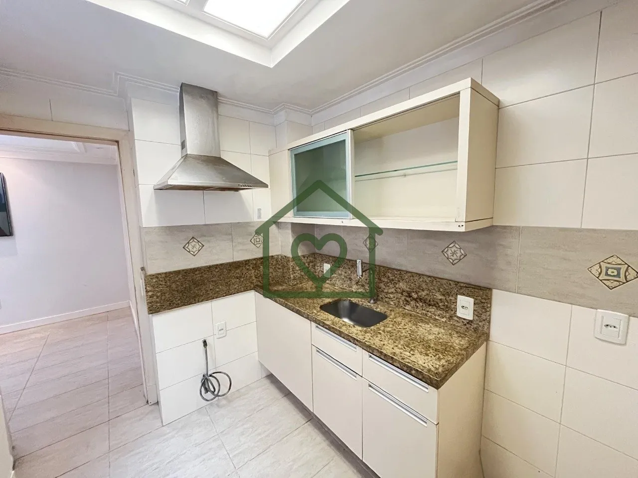 Imagem Apartamento à venda na Rua Silva Só, com 2 dormitórios, 2 banheiros (social e auxiliar), sala de ...