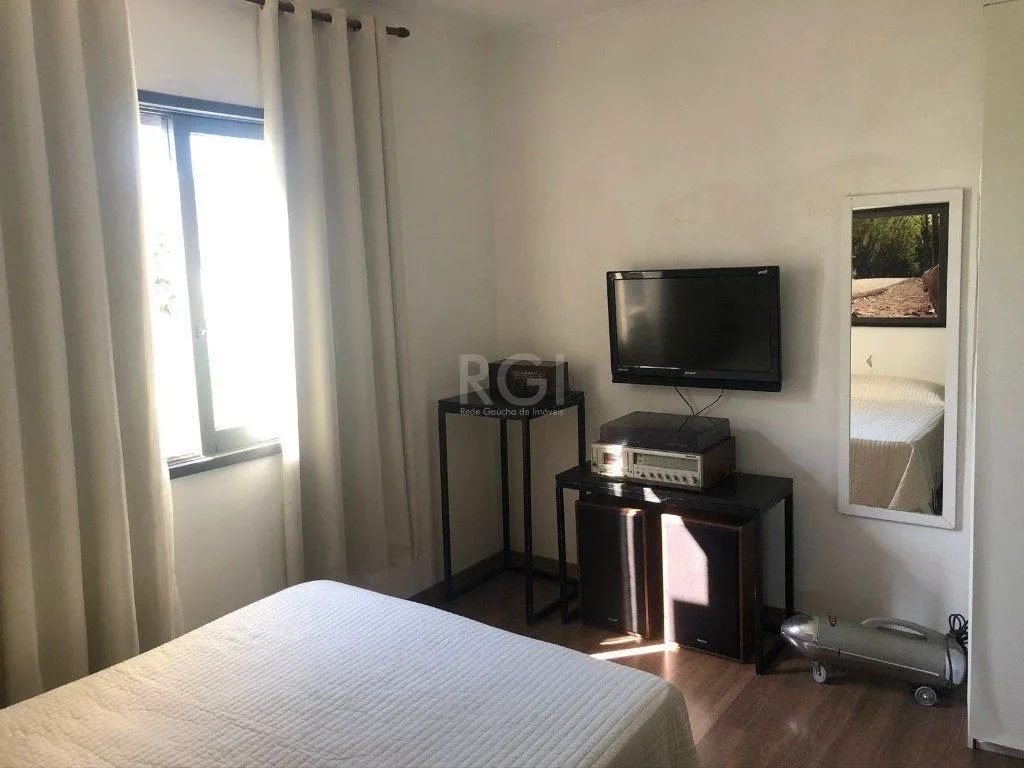 Imagem Casa para Venda - 260m², 3 dormitórios, sendo 2 suites, 2 vagas - Nonoai