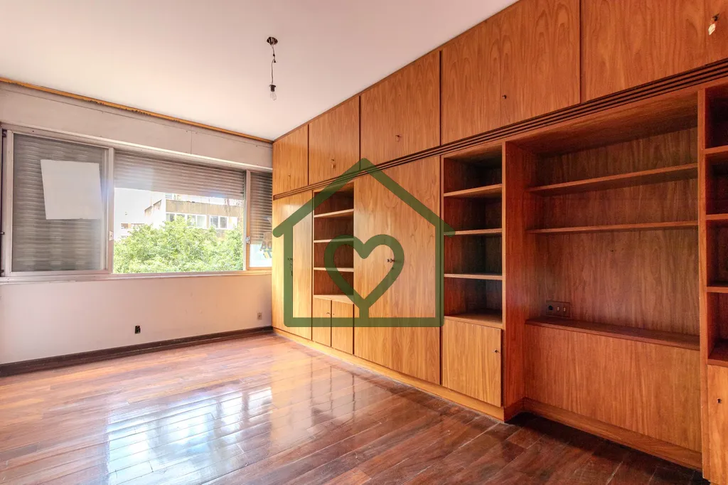 Imagem Referência em um dos endereços mais icônicos de Porto Alegre, este apartamento no Edifício Troca...