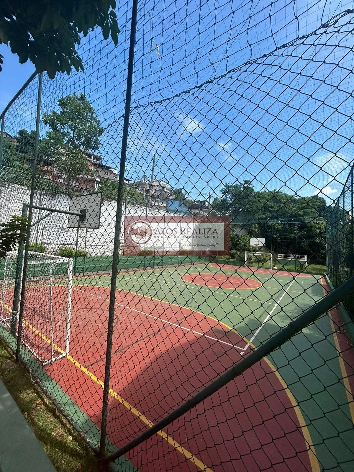 Imagem Exclusivo: CASA DE CONDOMÍNIO A VENDA NO JARDIM SÃO LUIZ. Vendo casa em condomínio fechado, Com 127m² de áreas construída, São 3 Dormitórios, sendo 1 Suíte, 2 salas, 2 banheiros e 1 lavabo, 2 vagas de garagem, quintal com cobertura total de policarbonato,