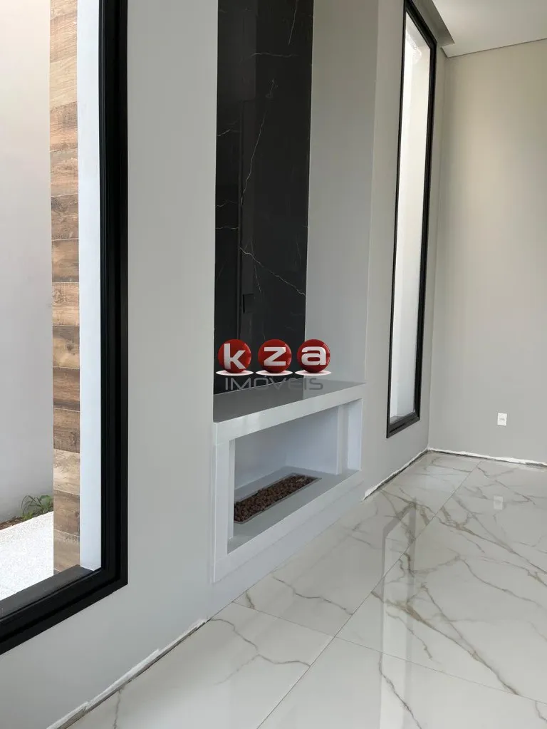 Imagem Imóvel de luxo: Casa em condomínio à venda em Vinhedo - SP, com 3 suítes, 4 salas e 310m² de área