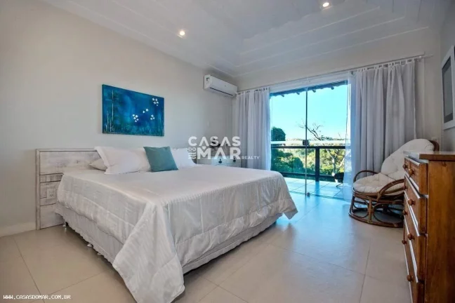 Imagem Imperdível oportunidade: Casa para venda em Armação dos Búzios-RJ, na Ferradura, com 6 quartos, 4 suítes e 900m² de área!