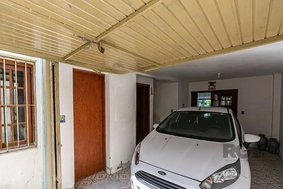 Imagem Casa com 161m² e 3 dormitórios com suíte, piscina no bairro Espírito Santo em PORTO ALEGRE