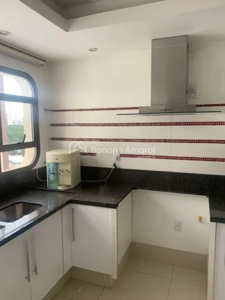 Imagem Apartamento espaçoso com 198m² em andar alto, muito bem iluminado pelo sol da manhã. Possui livin...