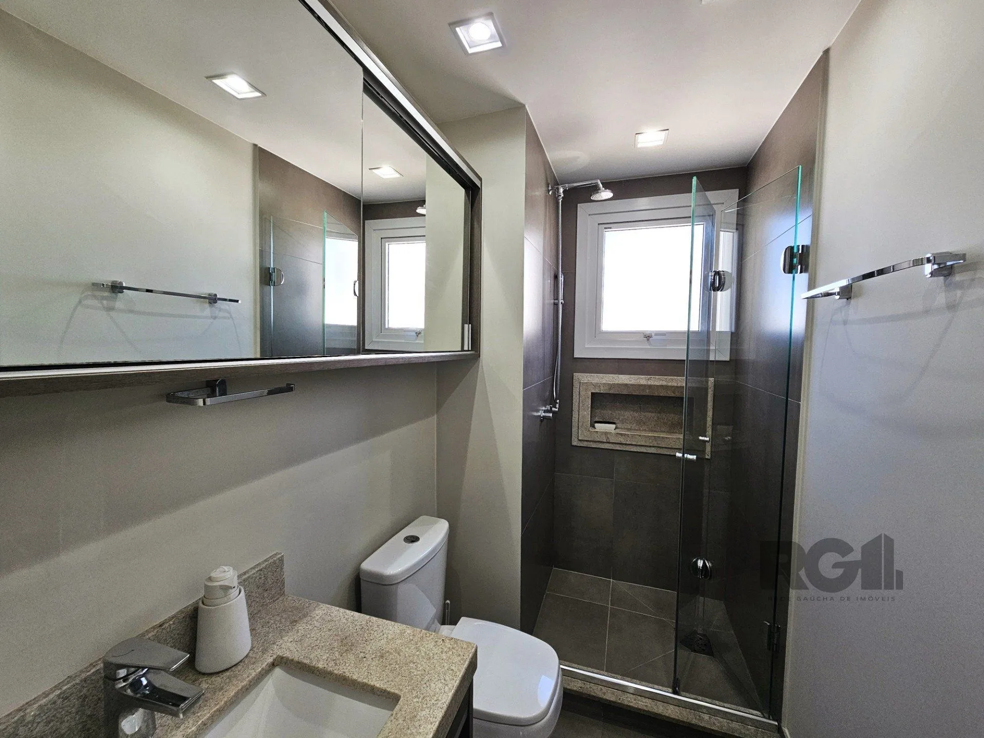 Imagem Apartamento para Venda - 67.43m², 2 dormitórios, sendo 1 suites, 2 vagas - Jardim Lindóia
