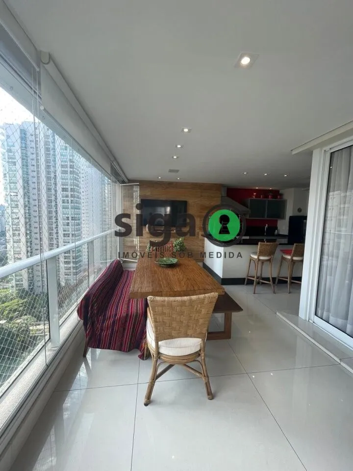 Imagem 370m² de Sofisticação com 4 Suítes, 5 Vagas e Vista Privilegiada no Campo Belo.