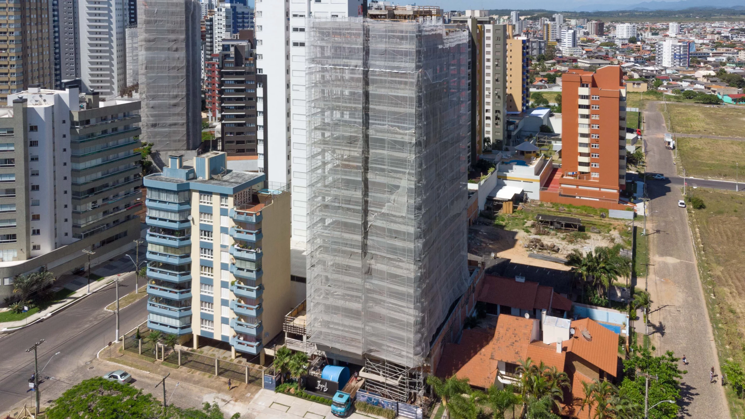 Imagem Apartamento 2 quartos sendo 2 suítes para venda no bairro Predial em Torres