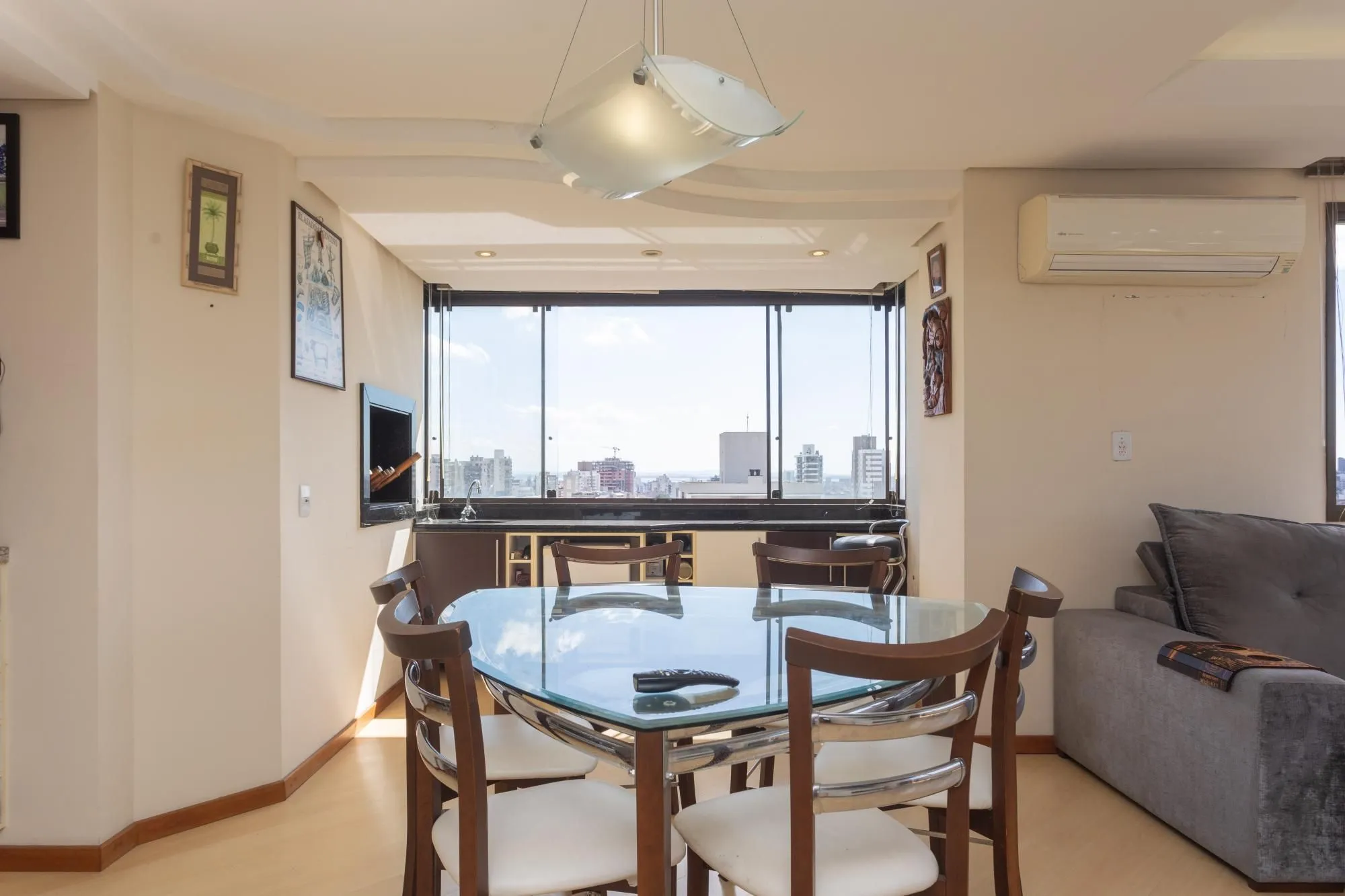 Imagem Apartamento 2 dormitórios sendo 1 suíte e 3 vagas no Petrópolis.