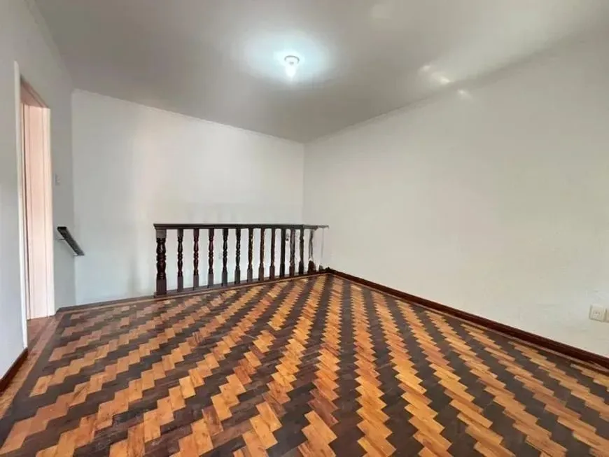 Imagem Casa para venda no bairro Medianeira | 3 dormitórios | Pátio amplo | Espaço gourmet | 298m² | Porto Alegre