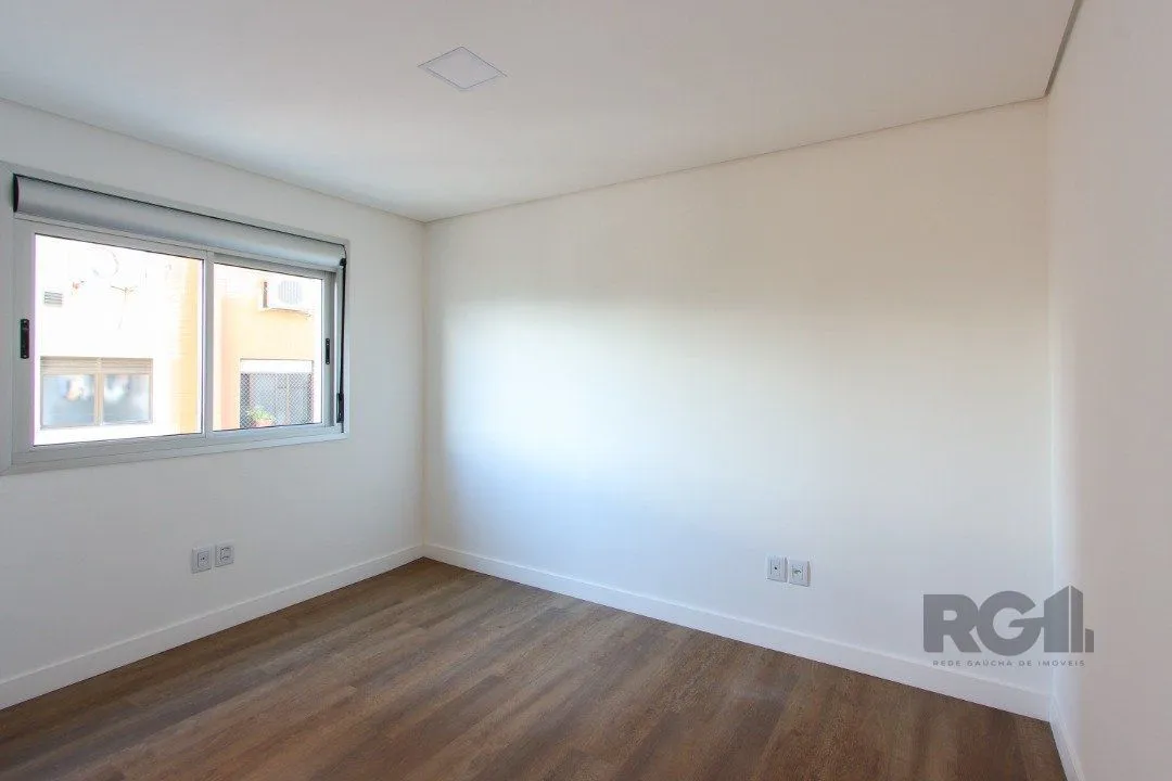 Imagem Apartamento em Porto Alegre no Bairro Petrópolis, de 2 quartos, semi mobiliado.