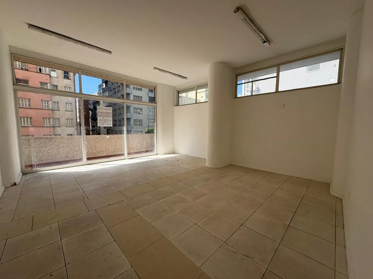 Imagem Sala comercial 822,66m² no centro de Porto Alegre