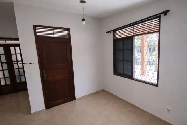 Imagem Casa para Venda em Natal, Pitimbu, 4 dormitórios, 1 suíte, 2 banheiros, 3 vagas