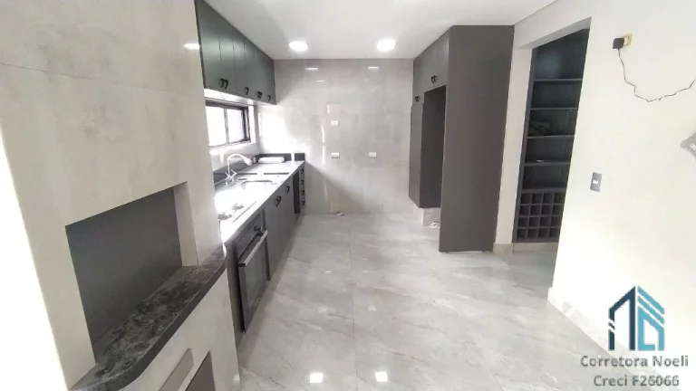 Imagem Casa a venda em condomínio, 05 quartos sendo 03 suítes, no Bairro Alto em Curitiba PR