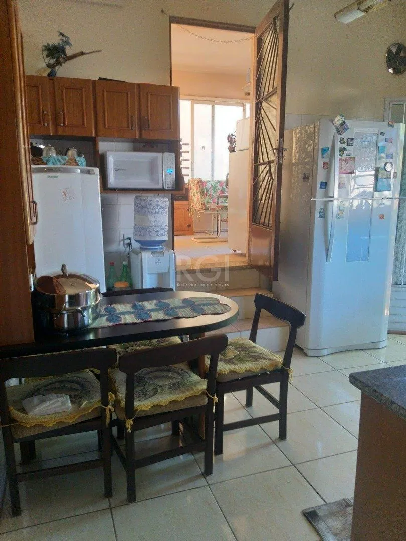 Imagem Casa para Venda - 347m², 5 dormitórios, sendo 2 suites, 2 vagas - Tristeza