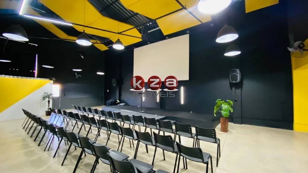 Imagem Barracão Comercial para Locação em Valinhos-SP, Parque dos Cocais: 2 Salas, 3 Banheiros, 2 Vagas e 300m². Venha conferir!