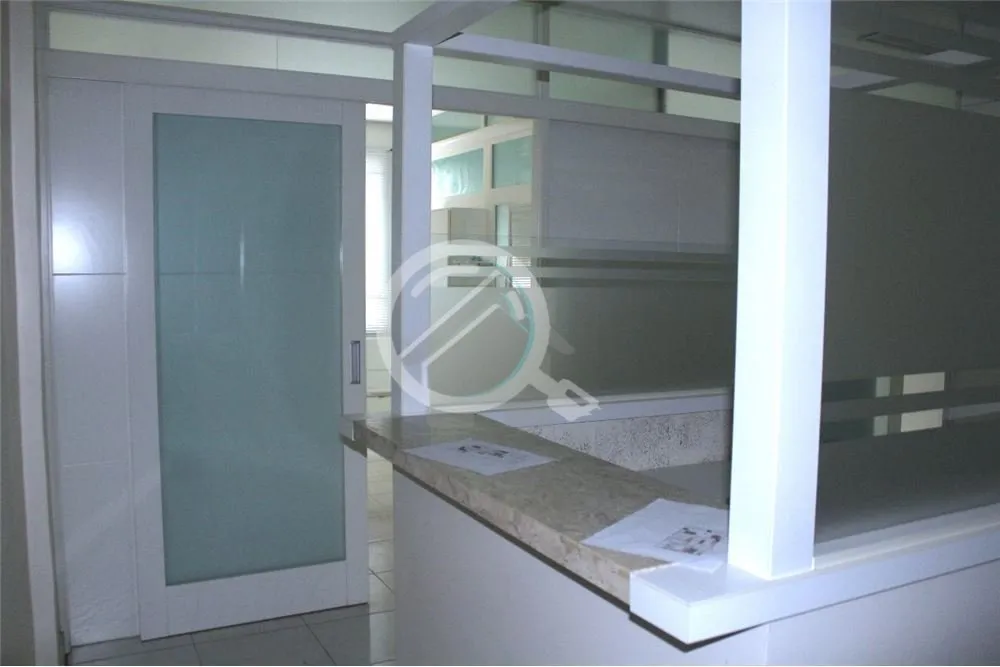 Imagem Sala Comercial com Estrutura Completa para Clínica Odontológica. Localizada no primeiro andar, est...