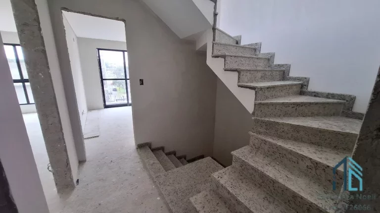 Imagem Sobrado novo 03 quartos c/suíte, sacada, Ático, terraço, no Bairro Tingui/Bacacheri em Curitiba PR