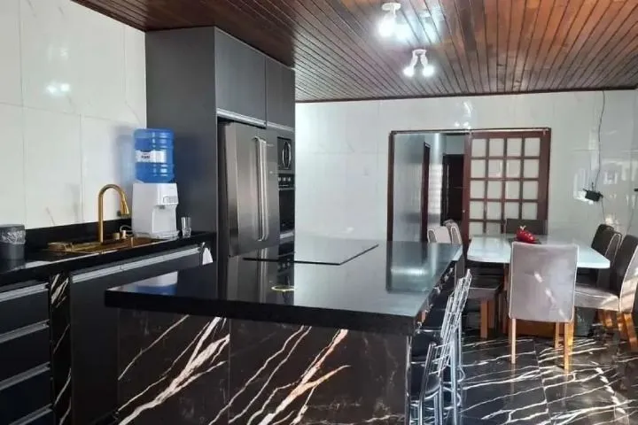 Imagem CASA A VENDA NO BAIRRO HARMONIA EM CANOAS COM 4 QUARTOS / 1 SUITE / 3 BANHEIROS / 6 VAGAS