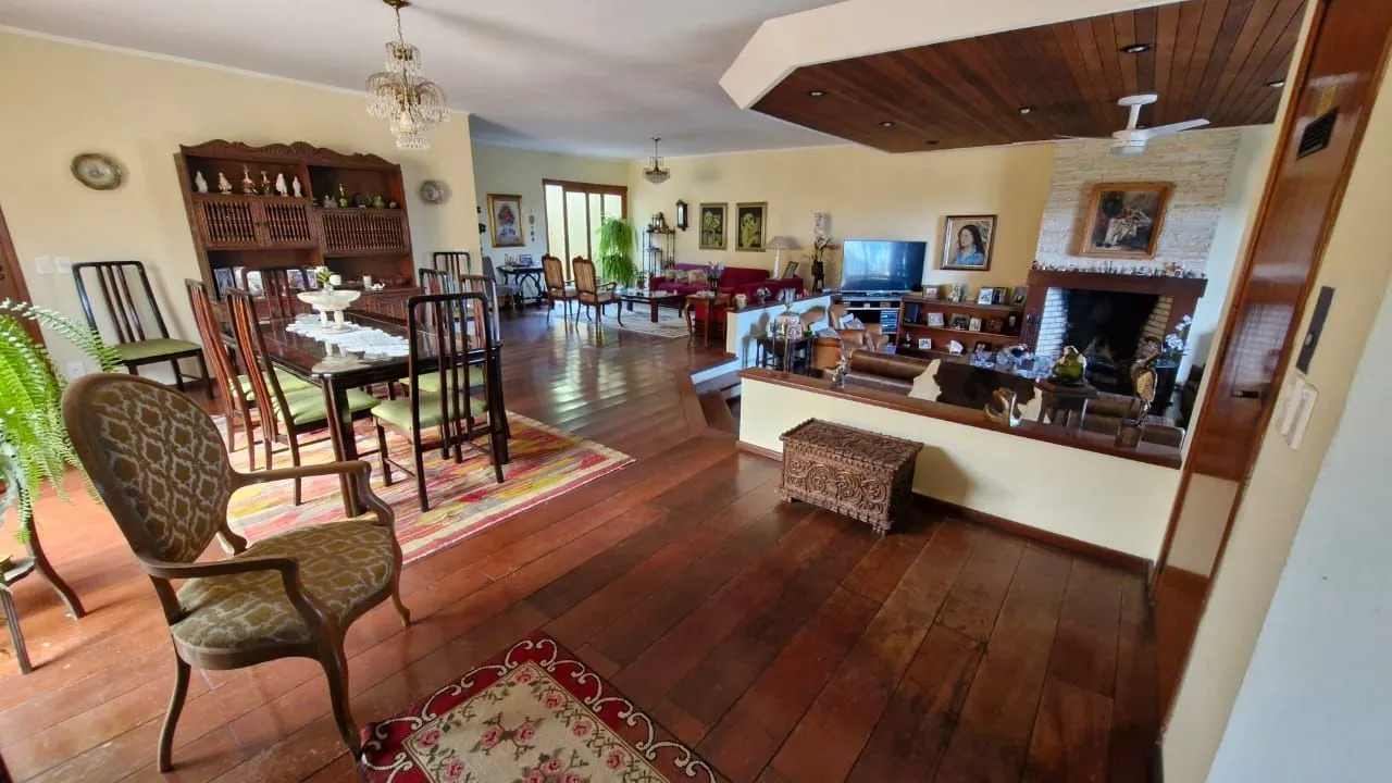 Imagem Casa de Cinema na Glória, com 500m² de área privada, 3 dormitórios, piscina, horta, lareira, elevador, gradeada 4 garagens