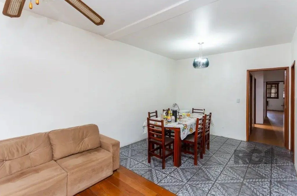 Imagem Casa 160m², 3 dormitórios, 4 vagas no bairro Cristo Redentor