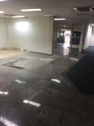 Imagem Casa Comercial de 350m² de Área para Locação em Cerqueira César