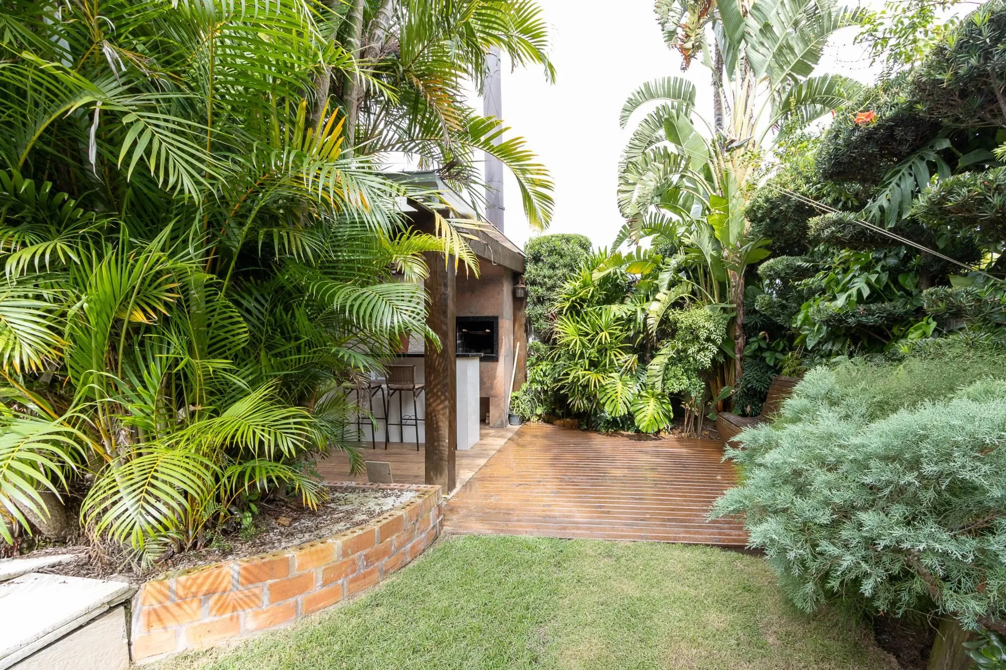 Imagem Casa térrea, 2 dormitórios, 1 suíte e 2 vagas no bairro Aberta dos Morros.
