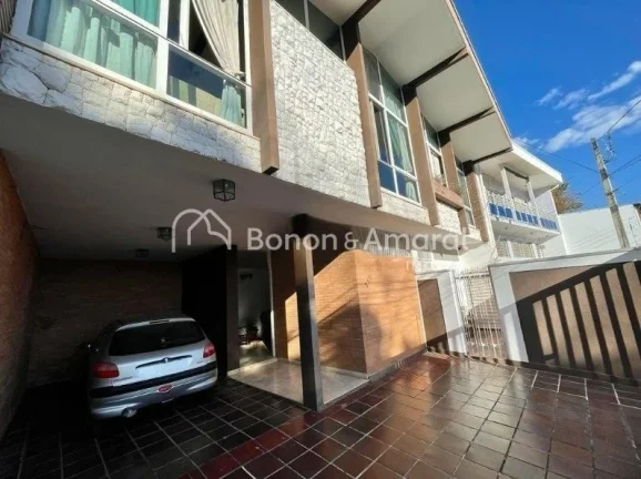 Imagem Casa assobradada à venda no bairro Jardim Proença, localização privilegiada de frente para um bo...