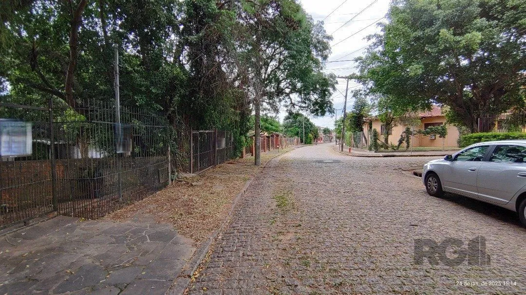 Imagem Terreno plano com 24,90m de frente, localizado no bairro Serraria.