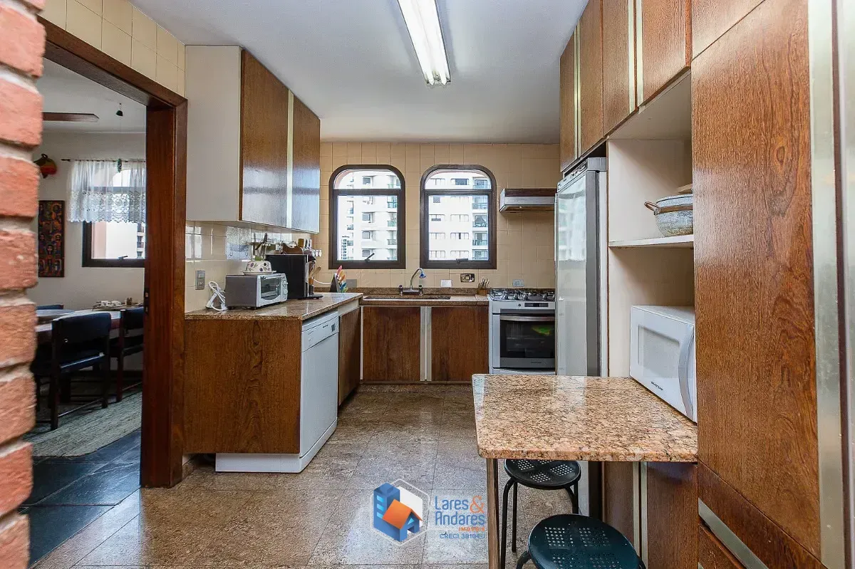 Imagem Apartamento para venda em Moema com 3 quartos, sendo 1 suíte, 210m²