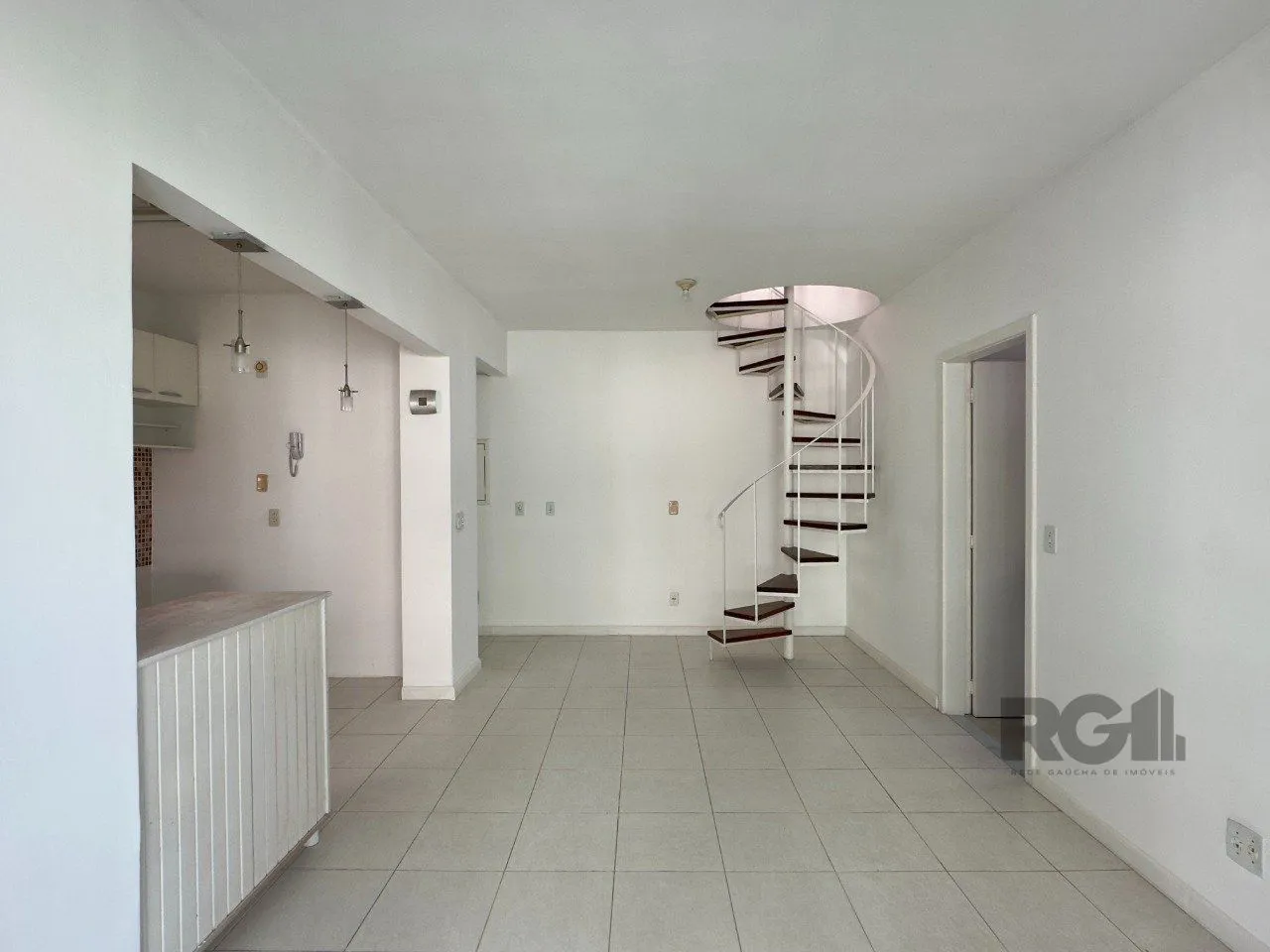 Imagem COBERTURA COM 174M², DE FRENTE, 3 DORMITÓRIOS, EM ÓTIMA LOCALIZAÇÃO NO MENINO DEUS