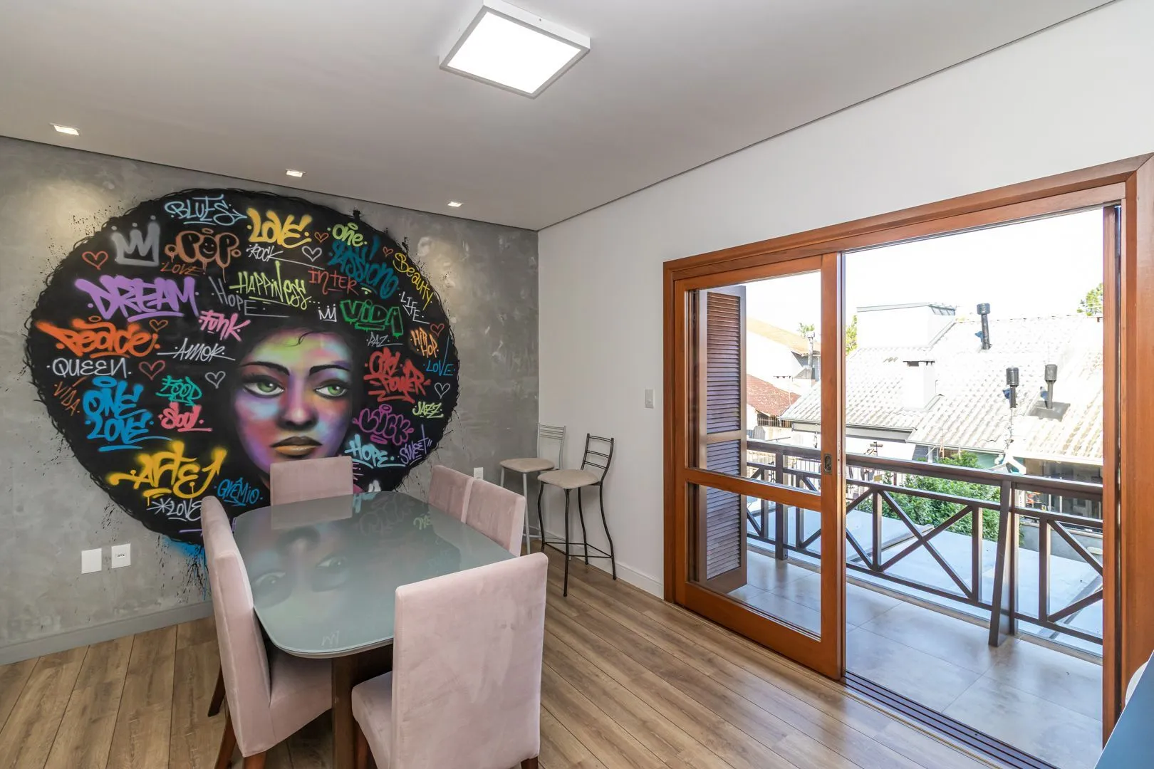 Imagem Casa com 3 Quartos à venda, 141m² - Hípica