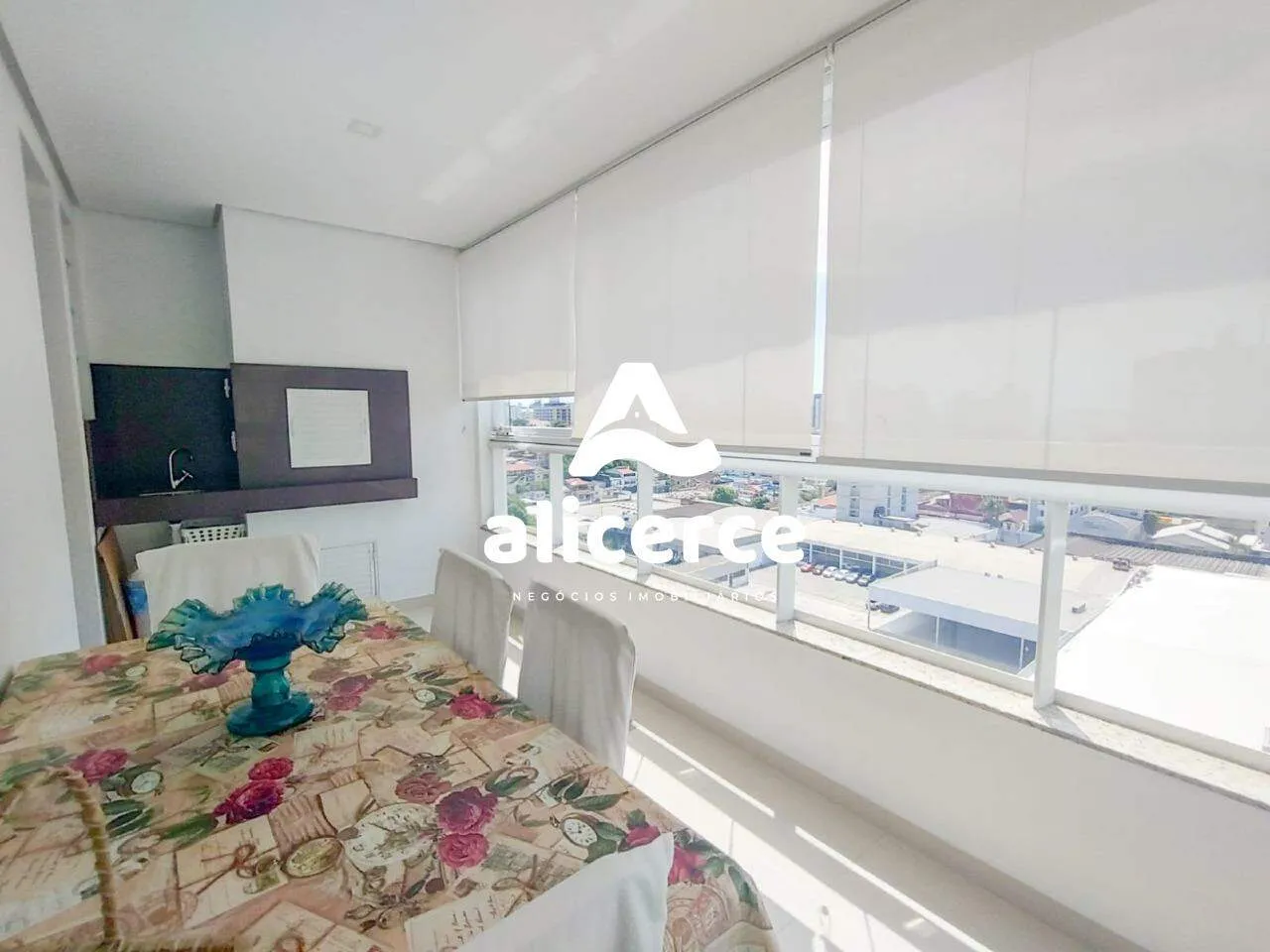 Imagem Apartamento à venda com 3 quartos 2 suítes, 137,3m² em Estreito Florianópolis