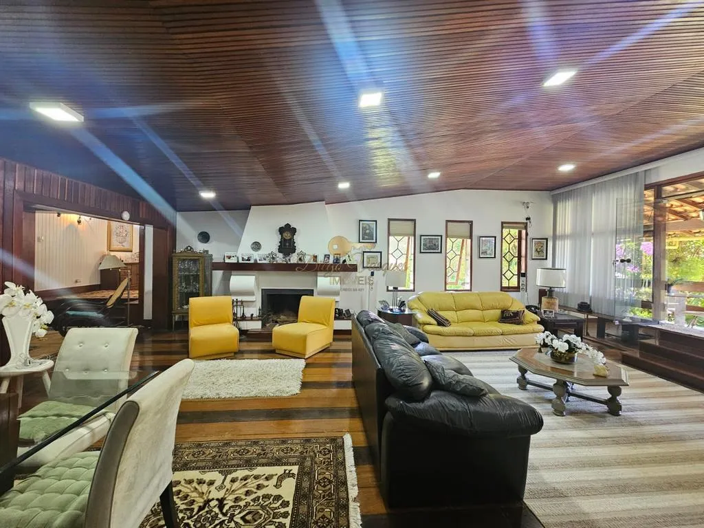 Imagem Casa em Condomínio para Venda em Teresópolis / RJ no bairro Parque do Imbui