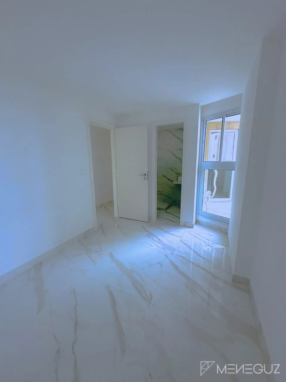 Imagem Amplo apartamento com 4 suítes de frente total para o mar da Praia do Morro em Guarapari