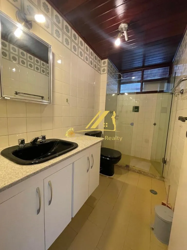 Imagem Apartamento 4 quartos, 2 suítes com varanda, living espaçoso 170m2, perto do Shopping Barra. 2 vagas. Prédio com piscina, salão de festas, vaga de vis