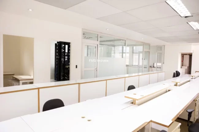 Imagem Andar comercial com 888m² na Av. das Nações Unidas.