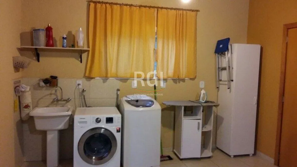 Imagem Sobrado para Venda - 245m², 4 dormitórios, sendo 1 suites, 3 vagas - Jardim Itu