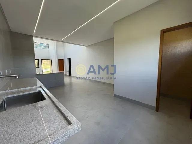 Imagem CASA TÉRREA À VENDA | COND. VALE VERDE