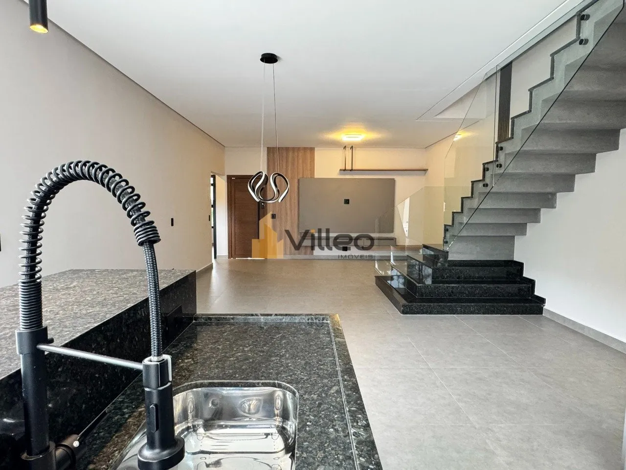 Imagem Apresentamos uma oportunidade única de adquirir uma residência sofisticada no Condomínio Sunlake,...