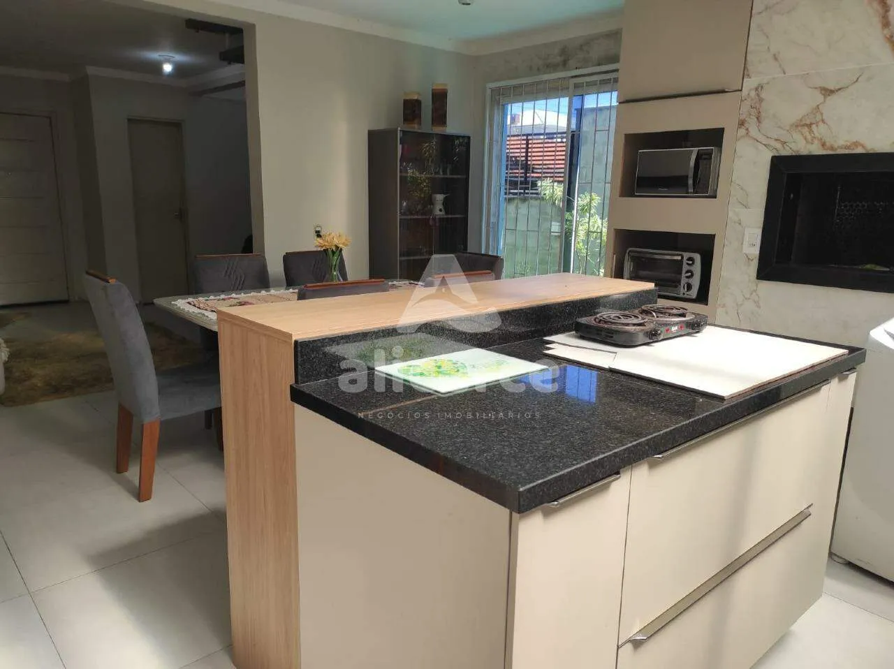 Imagem Casa à Venda na Praia dos Ingleses | Conforto, Privacidade e Excelente Localização em Florianópolis/SC**