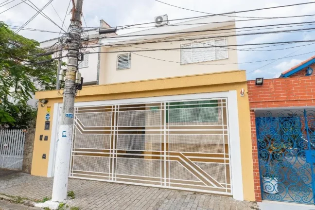 Um sobrado lindo, iluminado, ventilado e espaçoso!