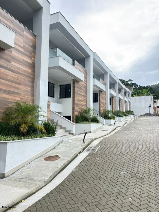 Imagem Casa Duplex / Nova para Venda em Rio de Janeiro / RJ no bairro Freguesia (Jacarepaguá)