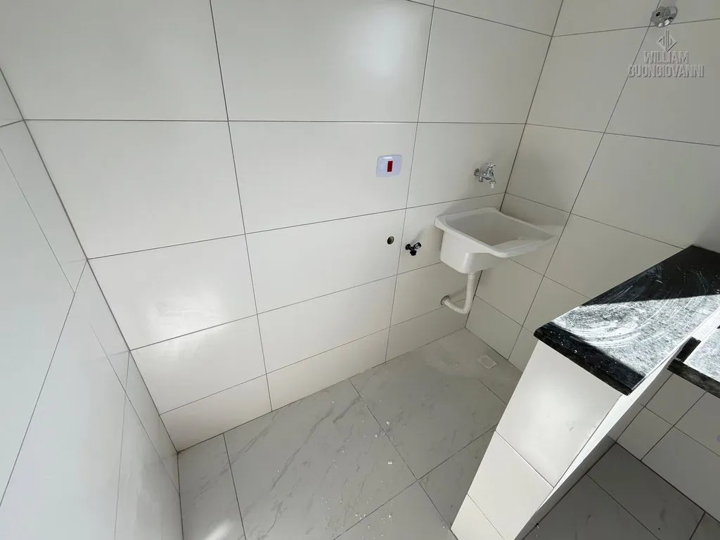 Imagem Casa de condomínio na Vila Tupi, 2 Dormitórios com Suíte! Sobreposta com Sacada!