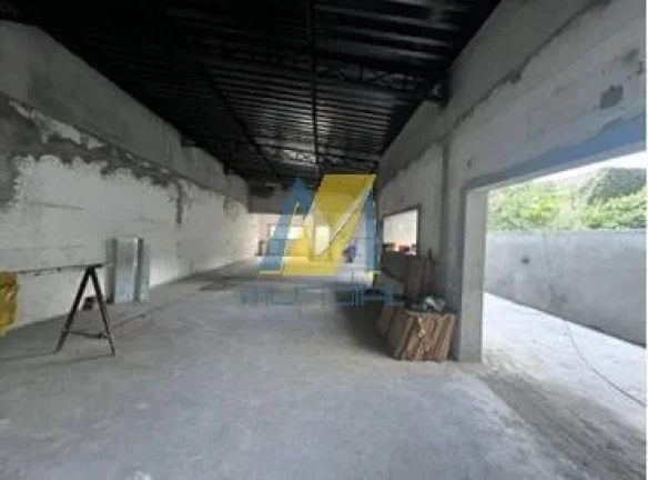 Imagem Galpão Industrial com 600m², Trifásico e Acesso para Caminhão