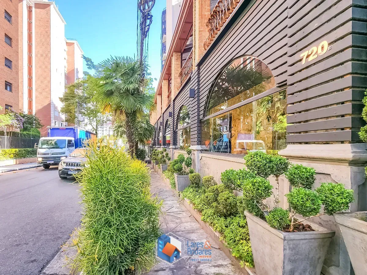 Imagem Conjunto comercial para venda em Vila Uberabinha, 675m²