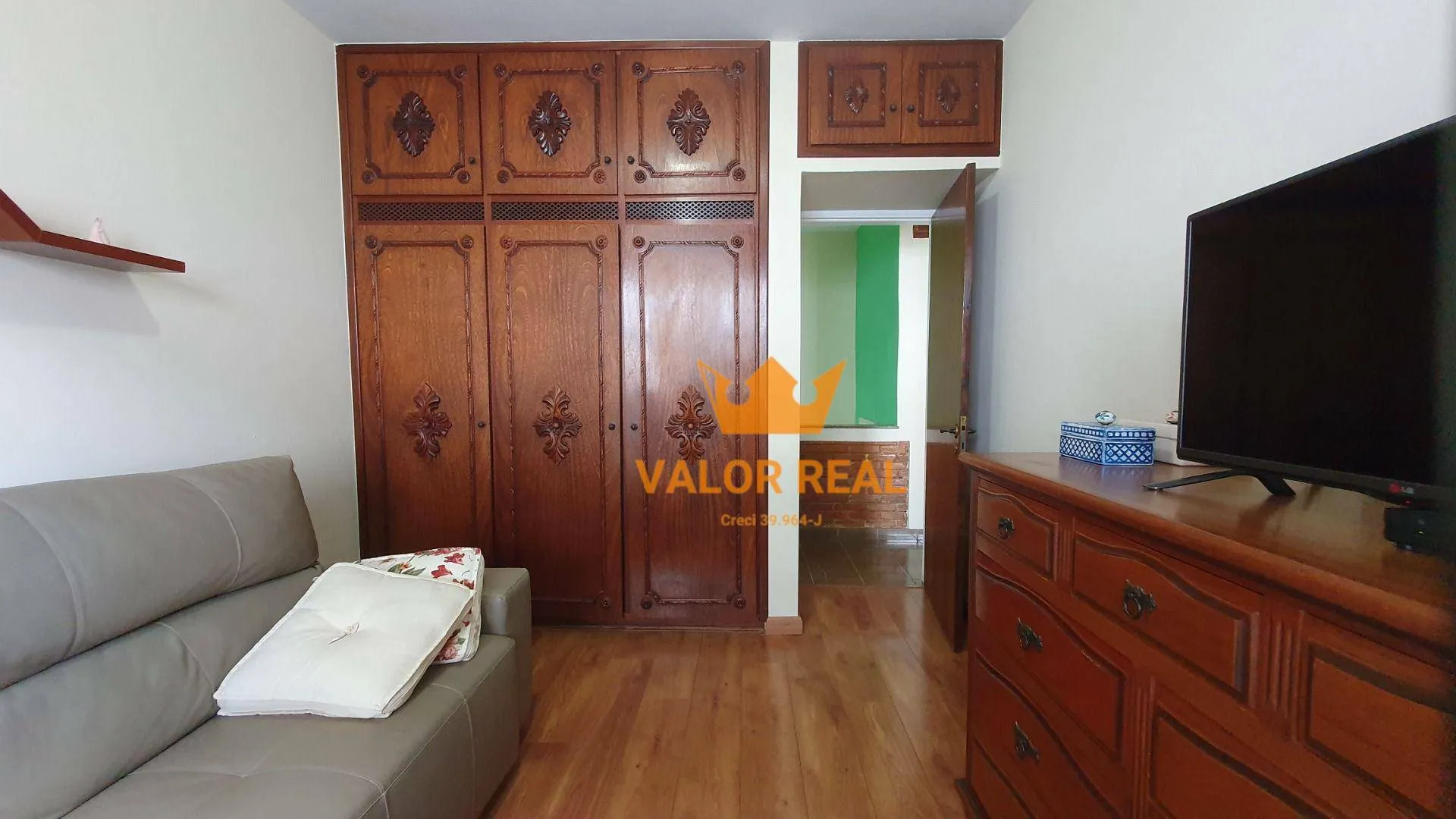 Imagem Casa Pque Colégio, Perfil Comercial, 265 m2 - 4 dorm. 5 vagas, 1.3 Milhões. Aceita permuta e financiamento