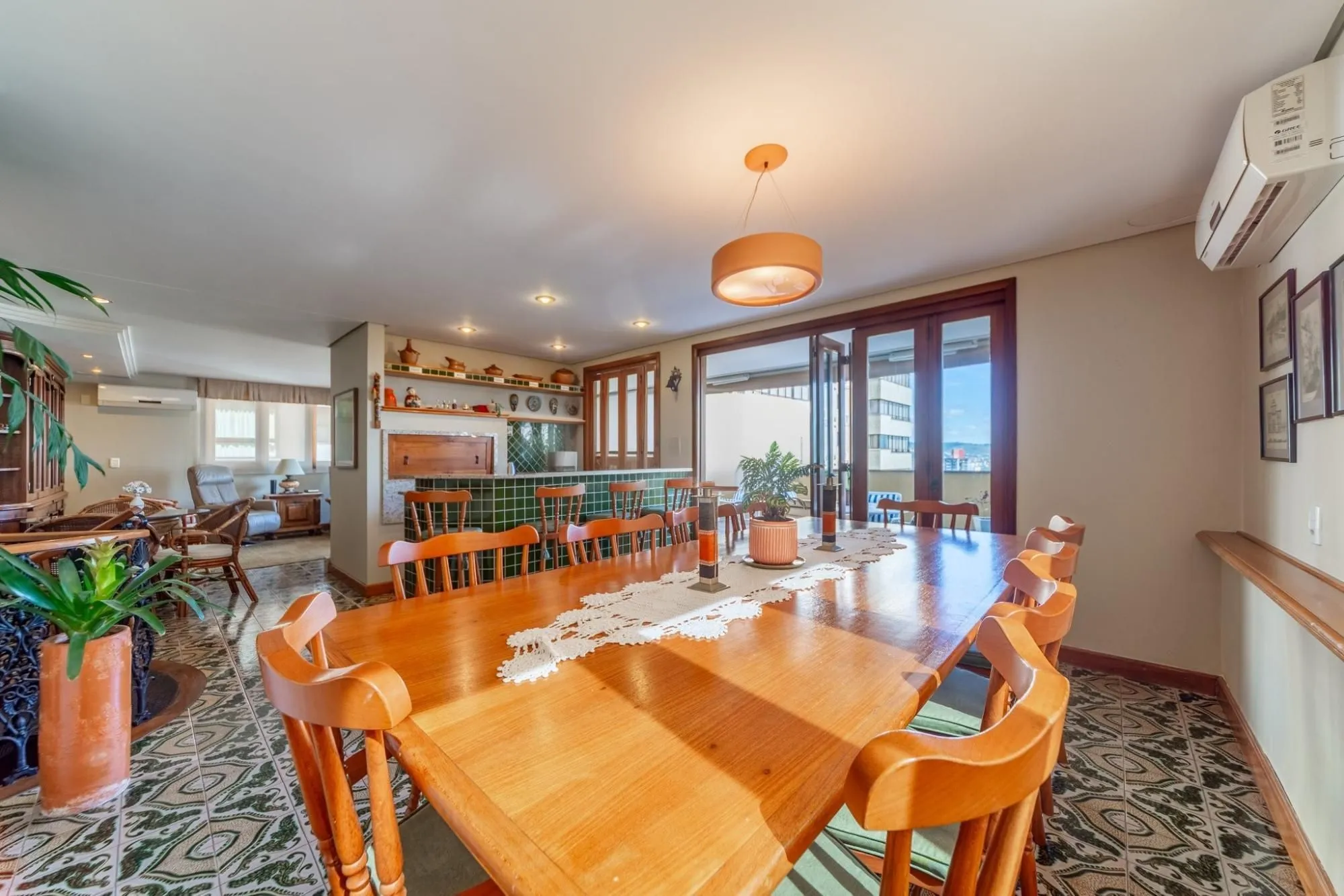 Imagem Cobertura com 206m², 3 dorm, Petrópolis e 2 vagas