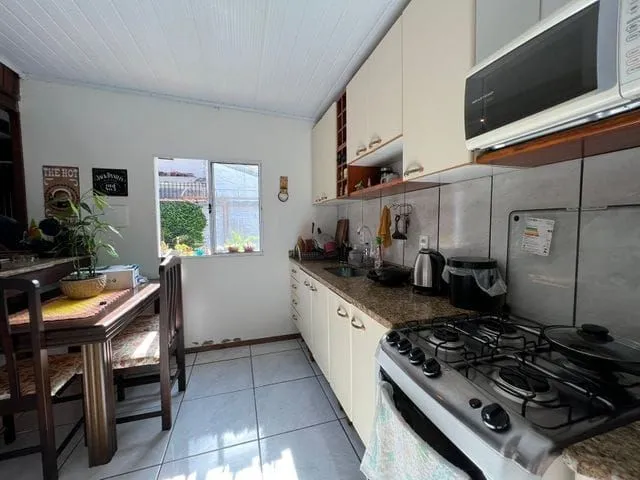 Imagem Terreno medindo 11 X 39,66 com 2 casas de alvenaria
