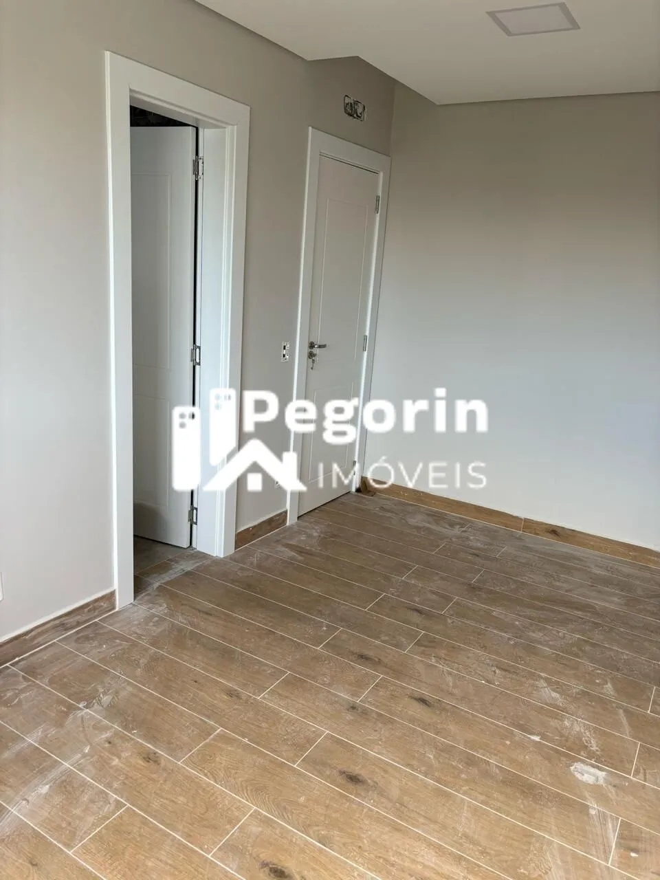 Imagem Sobrado à venda em Curitiba, Pinheirinho, com 3 quartos, 217,00m²