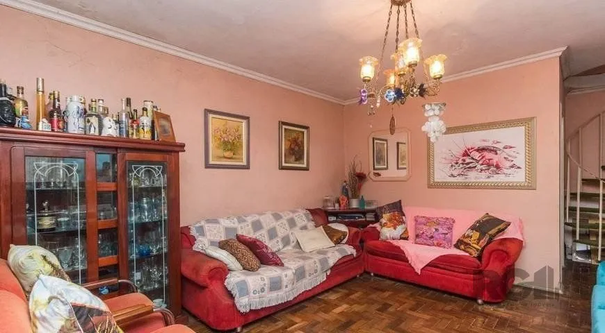 Imagem Casa 250m² - 5 dormitórios, 2 suítes e 4 vagas no bairro Santa Maria Goretti